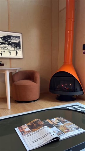 Little walk around. We’ve been getting a few snow flakes touching down this week and it’s a great time to sit by the fire, enjoy the sauna hot tubs and relax a bit. ✨ | A-Frame Club