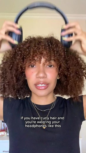 How to Wear Headphones with Curly Hair: Tips & Tricks
