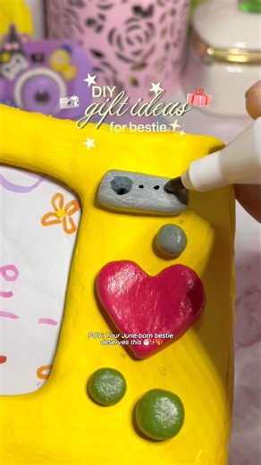 DIY cute photo frame | clay art😍💛| #diy #shorts #craftideas #art #tiktok