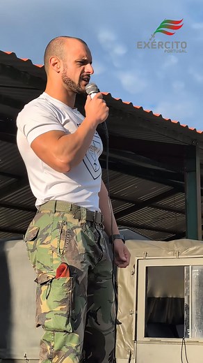 🫡 A força de um Comando constrói-se na confiança absoluta na equipa. Na 8ª semana do Curso de Comandos, a coesão é testada em Tiro, Sapadores e Abertura de Brecha. Cada momento exige rigor, entreajuda e capacidade de atuar como um só. Assim se forjam os Comandos, prontos para cumprir, onde e quando a missão chamar. Desde sempre a honrar Portugal! #ExércitoPortuguês #Comandos #RCmds #Potencial_Humano #Prontidão #Honra #Lealdade #Disponibilidade #Disciplina #Coragem | Exército Português