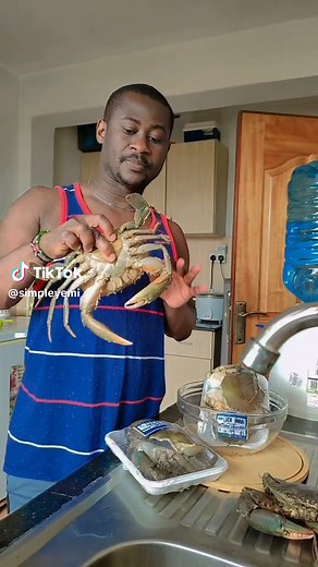 Fresh spicy Crabs for the holiday season. I got my Crabs from @tamtamfreshfish They sell 1kg Live Crabs Kes 1350/kg. 1kg Cleaned Frozen Crab (Kes 1000/kg~ weight before cleaning) Free Delivery in South B and for Orders above 2 Kg *Cleaning Remove the abdomen of the crab is the small flap of shell on the underside of the crab. Pull it off with your fingers. remove the gills, grab them with your fingers and pull them off. Rinse out the guts. Hold the crab under running tap water to rinse out the g