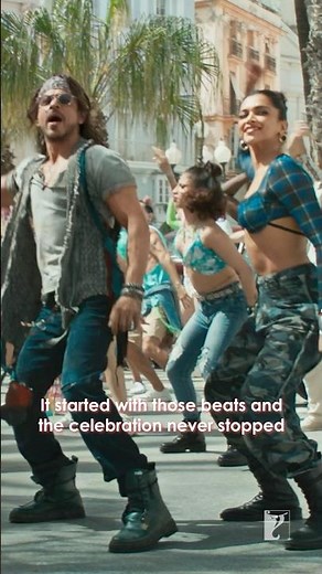 Everyone on the dance floor when this plays🕺 | #JhoomeJoPathaan #Pathaan #ShahRukhKhan #Deepika