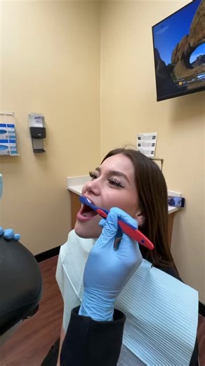 This dental cleaning took an unexpected turn 😅🦷 #rodeodental #dentallife #dentalteam #officefun #dentistlife #smilecrew