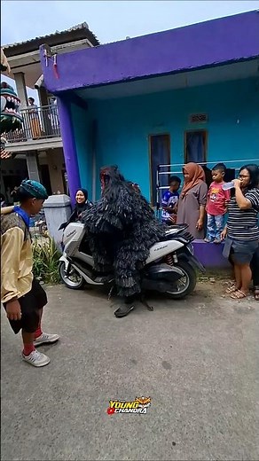 Grandong rides an NMAX motorbike