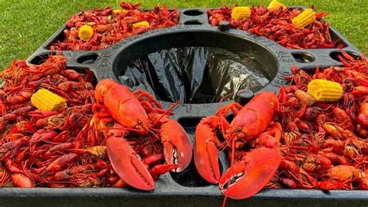 How to boil crawfish and lobster - Cajun style!