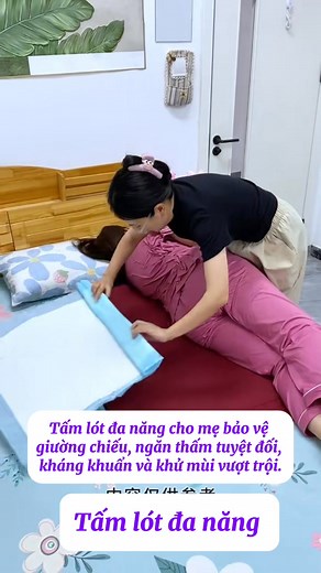 Tấm lót đa năng giúp tôi chăm sóc mẹ dễ dàng hơn #tamlot #tamlotchongtham #tamlotnangdo #tamlottienich #tamlotthongminh #chame #ongba #bome #baohieu #giadinh #nguoithan #taibien #bailiet #suckhoe #chamsocchame #baohieuongba | Sức Khoẻ Gia Đình