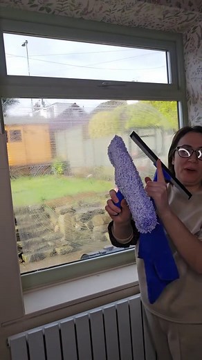 Effortless Window Cleaning in Minutes!