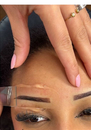 Maquillage des sourcils : Techniques de microshading