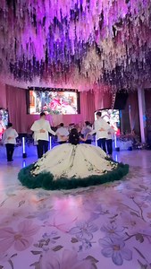 ✨ Consejito de baile para XV: ¡Hazlo divertido y que refleje tu estilo! Ya sea un vals elegante o una coreografía moderna, elige canciones y pasos que te hagan sentir segura y feliz. ¡Tu sonrisa será el mejor paso de todos! 💕🎶 #revistadefiesta #xvdance #quinceañerastyle #bailedequince #quinceplanning #momentomágico | Revista De Fiesta