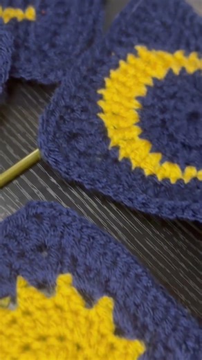 Sun+Moon granny squares #crochet