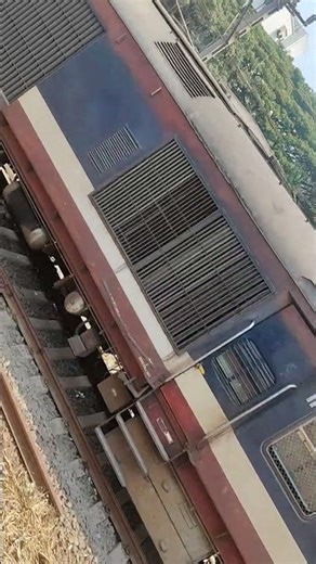 gais yah Hai 2002 mein chalne wali Mumbai ki pahli local 👋👋