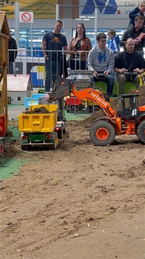 Hitachi wheel loader in action – clean work and realistic scale details! 🚜🔥 #Hitachi #wheelloader