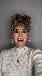 2.5M views · 23K reactions | Curly Bangs without ✂️ #fyp #hairstyles #curlyhairstyles #easyhairstyles #krullen #curlyhair #viral #trending #wavyhair #hairstyle | curlykiet | Facebook