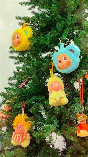 It’s that time again. We’re decorating the office tree and the cat’s just judging every plush we pick. #POPMARTUS #popmart #twinkletwinkle #unboxjoy | POP MART US