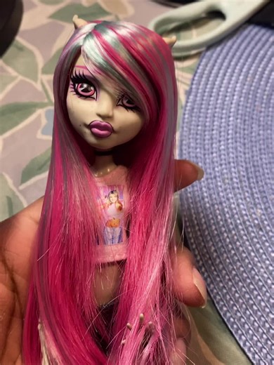 Rochelle goyle #monsterhighdoll #rochellegoyle #dollcustomizing #ooakdollrepaint #dollrepaint