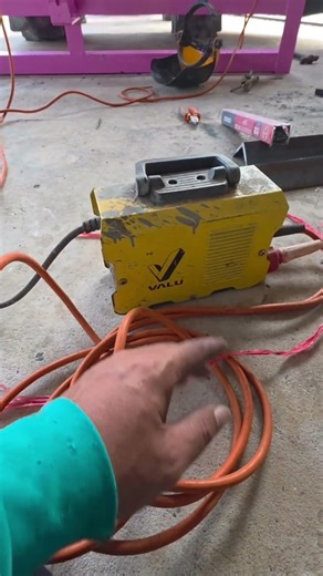 How do you operate a hot welding machine?