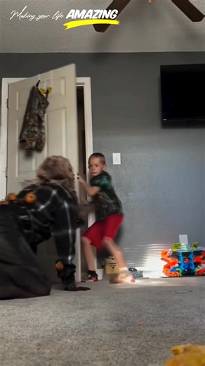 Every year Halloween gets scarier from AI, costumes, and makeup. This year I'm Spengler. #halloween2025 #halloweenfun | AARON STARX