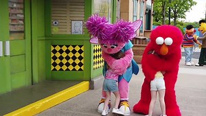 24K views · 336 reactions | ﾟﾟ･｡･ﾟﾟ｡ ﾟ。 furry hugs are back ﾟ･｡･ﾟ For the first time since 2019, guests can now hug their favorite Sesame Street friends! Don’t miss furry hugs this weekend during July 4 fest: https://bit.ly/2SIHx0p | Sesame Place | Facebook