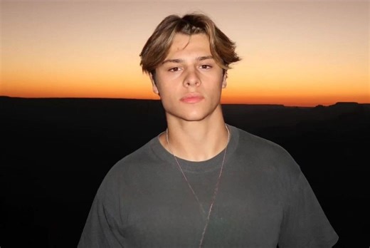 Cameron Smet métamorphosé : le petit-fils de Johnny choque la toile