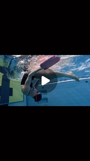 Laura Quilter on Instagram: "Learning to tumble turn doesn’t happen overnight! Breaking the movement down with drills and practicing on every wall will help you to refine the skill. I’m lucky because I learned as a child, so now it feels effortless. But it wasn’t always like that… 💡Fun fact- when I first learned to tumble turn the coach emphasised the importance of tucking TIGHT into a ball… I did just that… and gave myself a blood nose! 👃"