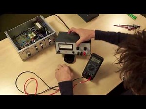 Demonstration: Measuring electrical voltage with a multimeter.