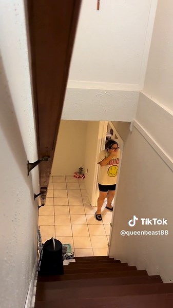 I was hanging my head off the side with my hair down 🤣🤣 #mimi #scarecamsam #scarecamqueen #scarecam #jumpscare #funny #houston #texascheck @dc