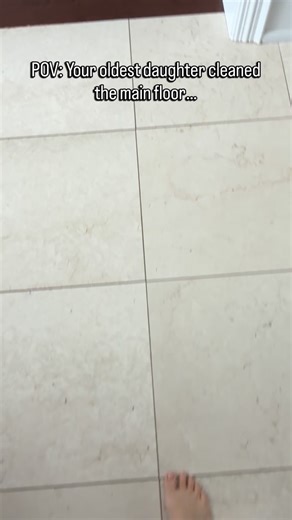 Jen P - Raising my Family Naturally on Instagram: "She really thought the floors would stay clean overnight 😅 If you’re a mom, you already know… Clean floors are a temporary experience Kids + snacks = chaos on repeat Please tell me it’s not just my house 👇 👉 Tag a mom who understands this"