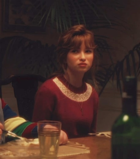 #tinaturnbow | diva — #strangerthings #edit #season5 — tina, stranger things, tina stranger things, season 5, erica friend, hellfire club scene, hawkins middle school