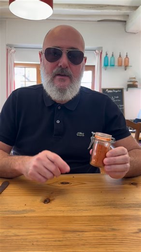 Balpores on Instagram: "« La plus belle invention du Pays Basque » 🔎 Aujourd’hui dans l’épisode 25 de ma série « On egin », je t’emmène manger à Pottoka à Espelette @pottokaespelette Prix du menu: 50€ / p / environ ▪️▪️▪️ Gaur ene « On egin » seriako 25. episodean Pottokara jatera eramaten zaitut Ezpeletan Menuaren prezioa : 50€/p Le Deejay gastronome"