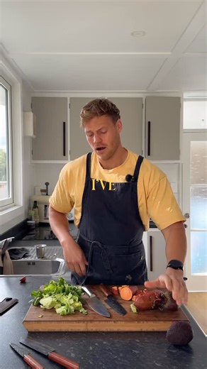 1.4K views · 12 reactions | When it comes down to the most common entry level knives. The two you see a lot of are your standard stainless steel knives (the ones with low carbon) & High carbon steel blades. Please note we aren’t talking about stainless knives that also have a high level of carbon. Here’s a simple break down on the two most common. | Cain and Abel | Facebook