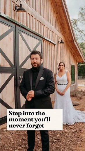 White Oak Barn: Perfect Wedding Photo Backdrop