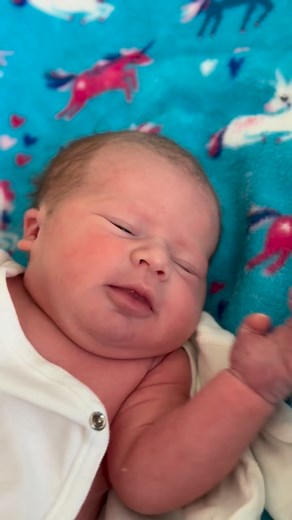 Hello #world! Hello #gynmed! Hello #mom! Hello #dad! 🌸 #newborn #reelstofeel #fyp #mommy #explorepage #pregnancy | Gyn Med Maternitate Ginecologie Chirurgie