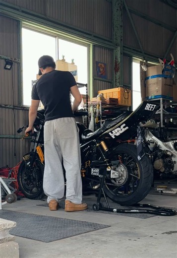 CB400SF NC42後期をどこカスタムしたか当てるクイズ