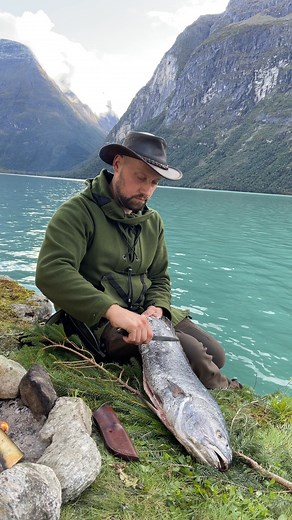 Witness the transformation of a whole fish, ready for the fire. #fish #outdoor #firekitchen 🔪🔥 | Fire Kitchen