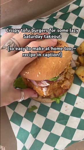 Easy crispy tofu burgers! 🌱🍔