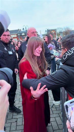 Anouk très proche de son public ✨ #pourtoi #foryou #anouk #staracademy #wanze