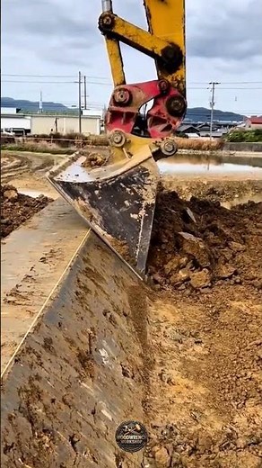 Perfect Slope Cutting with Excavator Bucket!