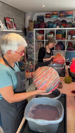 Join us as four beautiful felt bags on a ball are created at this recent wet felting workshop! If you’d like to make your own felt bag on a ball, you’ll find instructions in my 2 books and my in-depth recorded online course via my profile page or here: https://natasha-smart-textiles-felting-courses.thinkific.com/courses/felt-bag-on-a-ball #natashasmarttextiles #handmadefeltbag #feltingball #feltingonaball #wetfeltingonaball #woolfeltbag #3dwetfelting #feltbagonaball #wetfeltmaking #wetfeltedbag 