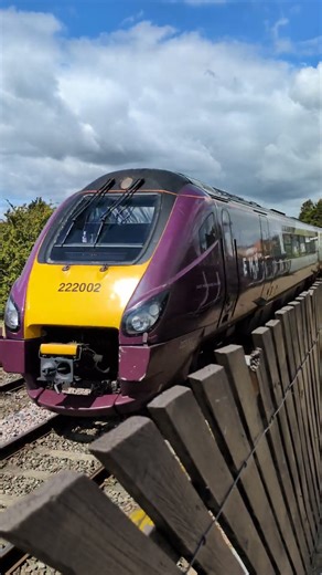 class 222 222002 (EMR) passing sielby 30/7/25 #trainspotting #railways #emrs #class222 #train