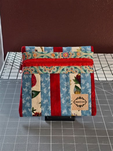 DIY Patchwork Mini Zipper Pouch from Fabric Scraps