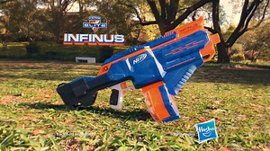 【📢新槍推介：Elite Infinus 極速上彈王電動步槍】 想唔拆彈匣直接入彈？全新嘅Elite Infinus就做得到😎呢枝槍配備電動極速上彈技術，彈鼓支援30發子彈😍 邊射邊入彈 又快又爽😎 📸Follow我地IG緊貼最新Nerf 動向：https://www.instagram.com/Nerfhk/ #Nerf #NerfHK #NerfOfficial #Nerf新槍 #Elite # EliteInfinus | Nerf