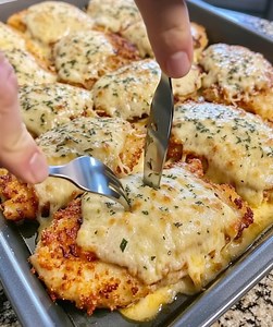 "I’ve been making this recipe for so long, it’s a no-brainer for me now. Quick, easy, and always satisfying. A real crowd-pleaser every time I serve it." 𝗙𝗨𝗟𝗟 𝗥𝗘𝗖𝗜𝗣𝗘 𝗕𝗘𝗟𝗢𝗪 👇 | The Hidden Recipe