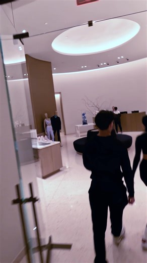 Awaken your senses at Lapis Spa & Wellness. Global traditions meet ultramodern techniques in this award-winning sanctuary. | Fontainebleau Las Vegas