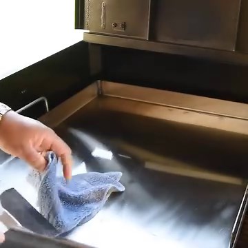 13K views · 251 reactions | How To Season A Yoder Flattop Stainless Steel Griddle | Smokin' Joe's Pit BBQ | Facebook