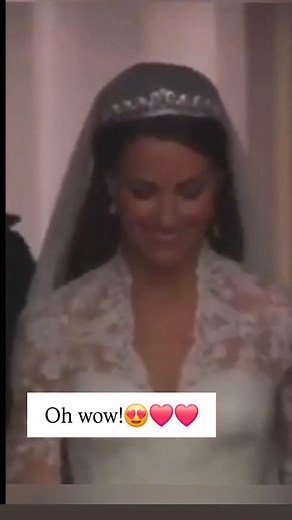 Princess Catherine's lovely reaction to the cheers in the crowd on her wedding day 😍 I never have enough of this lovely video. | Royal Family 32