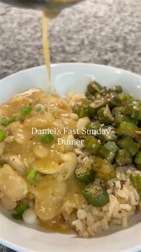 @KiaInDaKitchen on Instagram: "Sunday Dinner: Butter beans (Lima beans), sautéed okra, and brown rice. Whew, we’re going into week two of fasting 😭 we got this! #kiaindakitchen #sundaydinner #fasting #foodie #weekend"