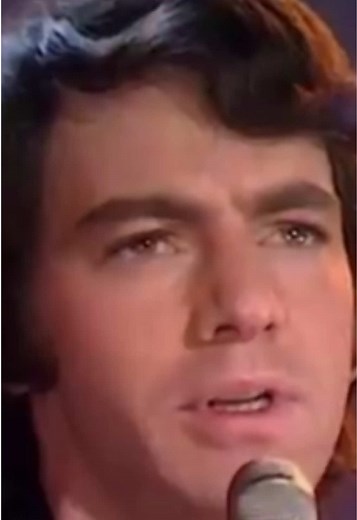 Neil Diamond's Timeless Performance of Holly Holy