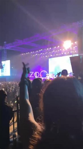 6.6K views · 60 reactions | When Akon sings “I Wanna Love You” live and the crowd loses it — pure goosebumps! Pure Concert Goals, Akon Concert, Zoom TV | Zoom TV | Facebook