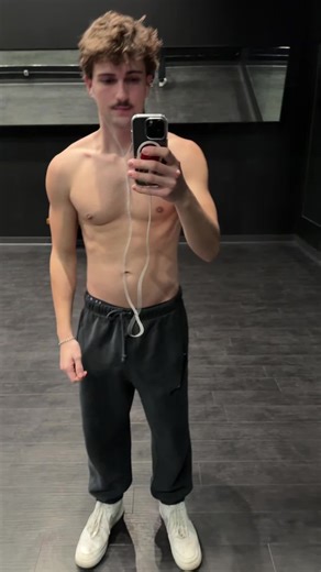Sweatpants from old navy are the best for lifting