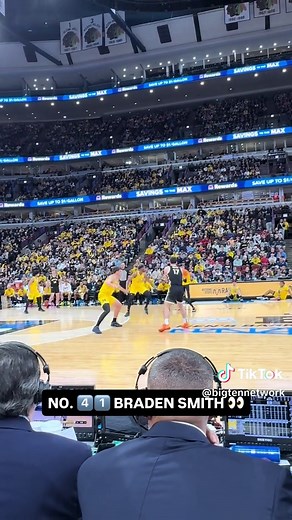 Braden Smith Changes Jersey Mid-Game at B1G Championship